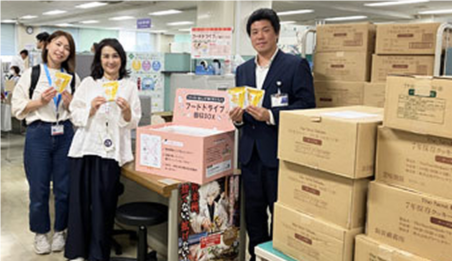 左:当社社員 右:品川区都市環境部 環境課長 中西様